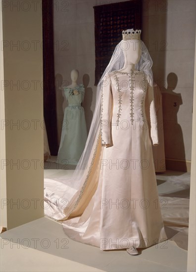 BALENCIAGA CRISTOBAL 1895/1972
TRAJE DE NOVIA-1972-DUQUESA CADIZ   CAT 190
LYON, EXPOSICION BALENCIAGA
FRANCIA