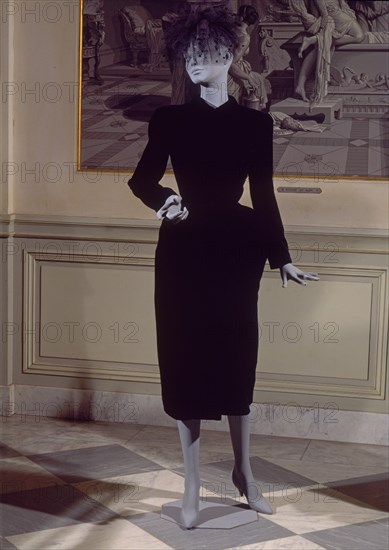 BALENCIAGA CRISTOBAL 1895/1972
ABRIGO DE TARDE-1940-41              CAT 12
LYON, EXPOSICION BALENCIAGA
FRANCIA