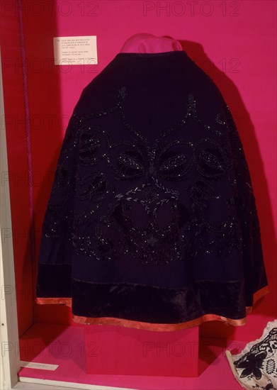 BALENCIAGA CRISTOBAL 1895/1972
ESTOLA-FINAL S XIX                  CAT 465
LYON, EXPOSICION BALENCIAGA
FRANCIA