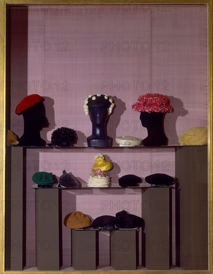 BALENCIAGA CRISTOBAL 1895/1972
SOMBREROS Y TOCADOS ANOS 50
LYON, EXPOSICION BALENCIAGA
FRANCIA