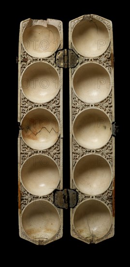 ESTUCHE JUEGO BOLAS DE LA HIJA DE ABD LA RAHMAN III-MARFIL S X-PROCEDE DE MEDINA AZAHARA
BURGOS, MUSEO DE BURGOS
BURGOS