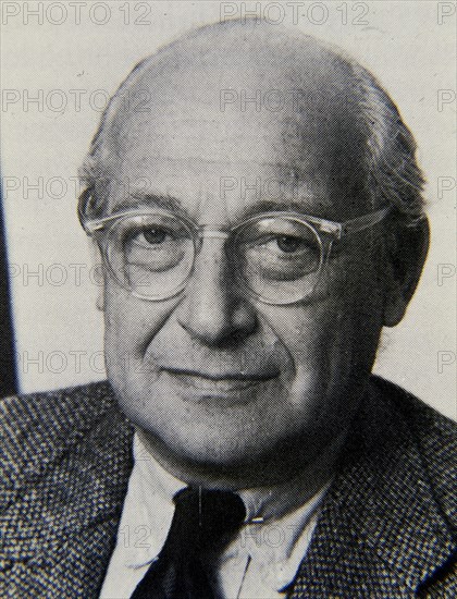 WALT W ROSTOW (1916-) ECONOMISTA USA

This image is not downloadable. Contact us for the high res.
