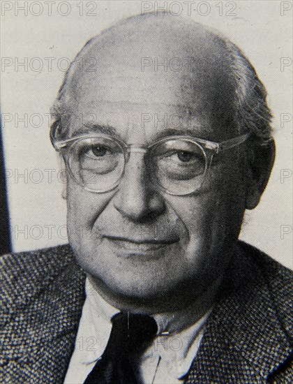 WALT W ROSTOW (1916-) ECONOMISTA USA
This image is not downloadable. Contact us for the high res.