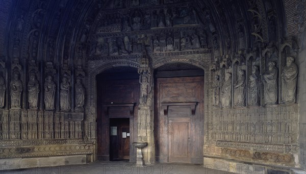 IGL STA MARIA-PORTADA GOTICA CON ESCULTURAS
DEVA, EXTERIOR
GUIPUZCOA