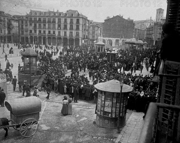 ACTO OFICIAL-PLAZA MAYOR DE VALLADOLID HACIA 1925
This image is not downloadable. Contact us for the high res.