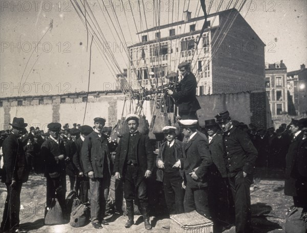 HOMBRES AL PIE DE UN GLOBO-VALLADOLID-PRINCIPIO DE SIGLO