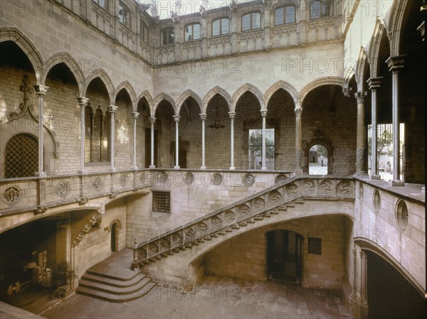 SAFONT MARCOS
PATIO Y ESCALERA  A LA PRIMERA GALERIA - GOTICO CATALAN
BARCELONA, PALACIO GENERALITAT
BARCELONA