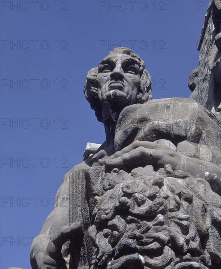 DET-CABEZA Y MANO DE LA FIGURA DE S MATEO
CUELGAMUROS, VALLE DE LOS CAIDOS
MADRID