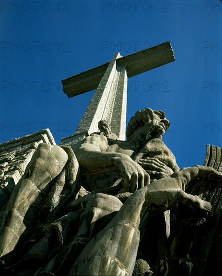 DET-FIGURA DE S MATEO Y CRUZ MONUMENTAL
CUELGAMUROS, VALLE DE LOS CAIDOS
MADRID