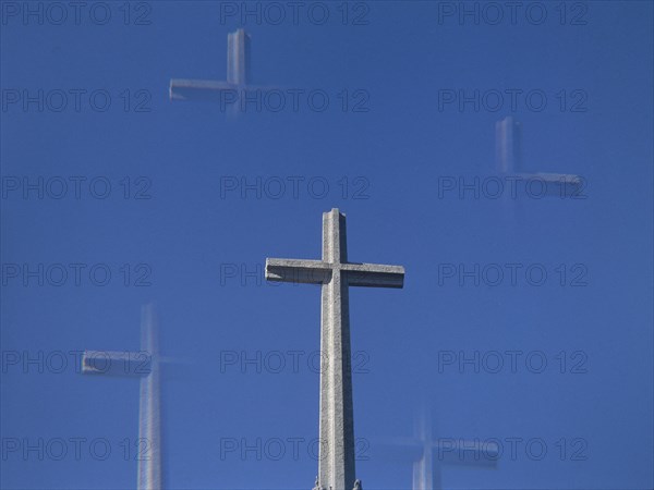 CRUZ-DET SUPERIOR-IMAGEN DE PENTAPRISMA
CUELGAMUROS, VALLE DE LOS CAIDOS
MADRID
