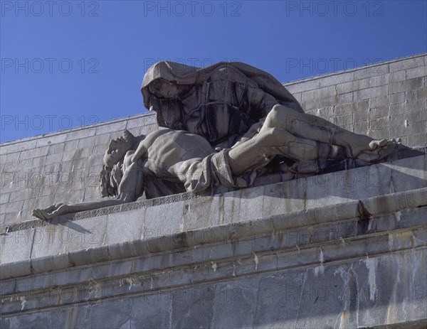 AVALOS JUAN DE 1911/-
PORTADA-CORNISA-LA PIEDAD
CUELGAMUROS, VALLE DE LOS CAIDOS
MADRID