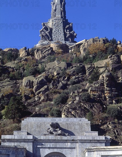 DET DE LA PORTADA Y BASE DE LA CRUZ
CUELGAMUROS, VALLE DE LOS CAIDOS
MADRID
This image is not downloadable. Contact us for the high res.