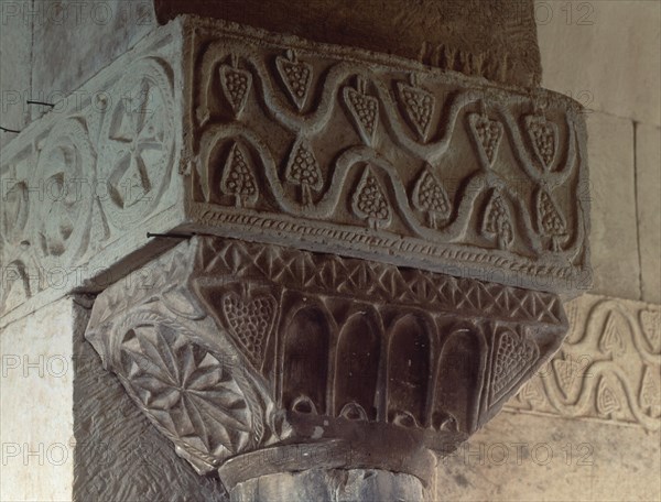 CAPITEL HISTORIADO A DOS PLANOS VISIGODO SIGLO VII
PROVINCIA, IGLESIA DE SAN PEDRO NAVE
ZAMORA