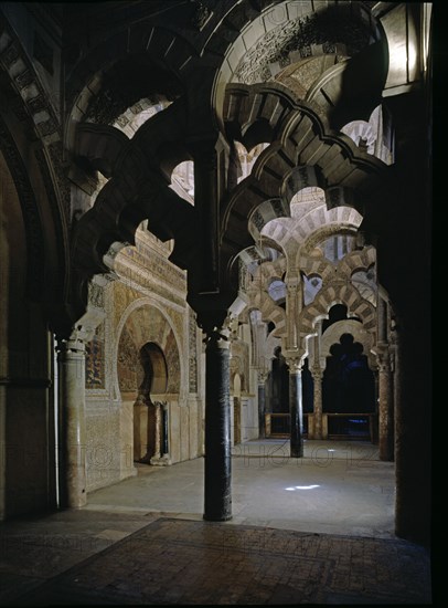 VISTA LATERAL DE LA NAVE DEL MIHRAB
CORDOBA, MEZQUITA
CORDOBA
This image is not downloadable. Contact us for the high res.