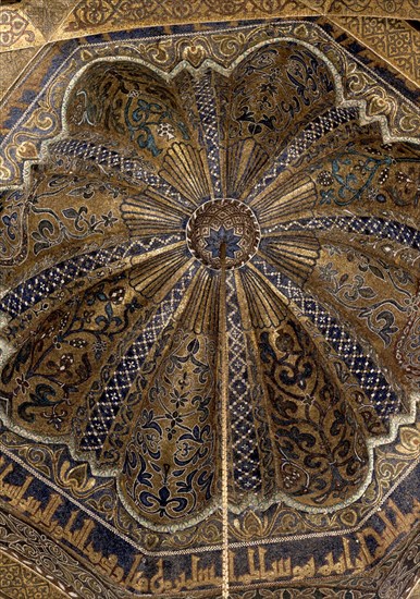 MIHRAB-CUPULA DE LA KIBLIA-DET DE MOSAICO BIZANTINO
CORDOBA, MEZQUITA
CORDOBA
This image is not downloadable. Contact us for the high res.