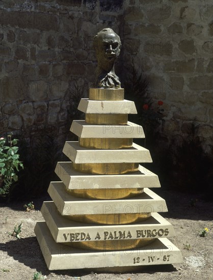 MONUMENTO A PALMA BURGOS
UBEDA, EXTERIOR
JAEN
