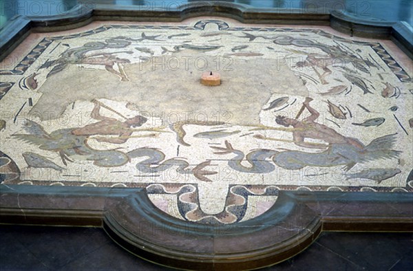 FUENTE DECORADA
SEVILLA, MUSEO ARQUEOLOGICO
SEVILLA