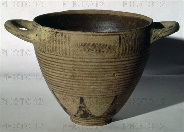 VASO PROTOCORINTIO-PROC DE NECROPOLIS FENICIA DE ALMUÑECAR. IMPORTACION GRIEGA- HACIA S VII A.C.- AR
GRANADA, MUSEO ARQUEOLOGICO/C CASTRIL
GRANADA