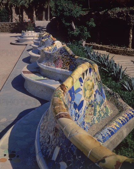 JUJOL J Mª Y GAUDI A
BANCO SERPENTEANTE-DETALLE DE CERAMICAS
BARCELONA, PARQUE GÜELL
BARCELONA