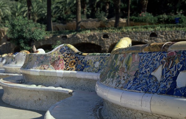 JUJOL J Mª Y GAUDI A
BANCO SERPENTEANTE-DETALLE DE CERAMICAS
BARCELONA, PARQUE GÜELL
BARCELONA