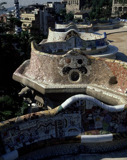 JUJOL J Mª Y GAUDI A
PARQUE GUELL - VISTA DEL BANCO SERPENTEANTE EN LA GRAN PLAZA - 1900/1914
BARCELONA, PARQUE GÜELL
BARCELONA