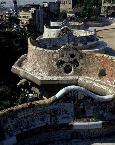 JUJOL J Mª Y GAUDI A
PARQUE GUELL - VISTA DEL BANCO SERPENTEANTE EN LA GRAN PLAZA - 1900/1914
BARCELONA, PARQUE GÜELL
BARCELONA