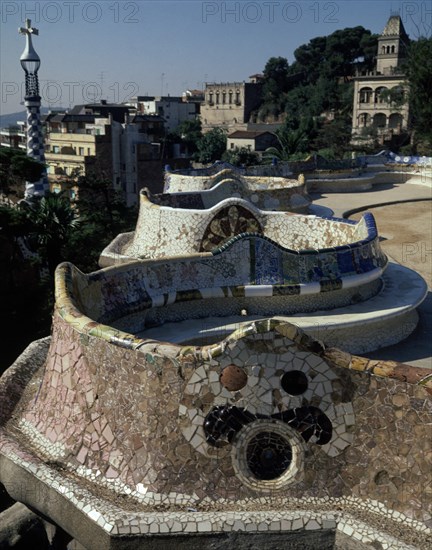 JUJOL J Mª Y GAUDI A
PARQUE GUELL - VISTA DEL BANCO SERPENTEANTE EN LA GRAN PLAZA - 1900/1914
BARCELONA, PARQUE GÜELL
BARCELONA