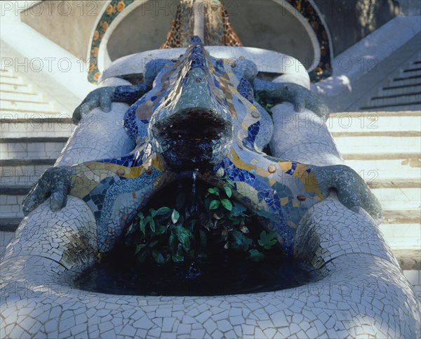 GAUDI ANTONI 1852-1926
ESCALINATA DE ENTRADA-DRAGON EN CERAMICA
BARCELONA, PARQUE GÜELL
BARCELONA