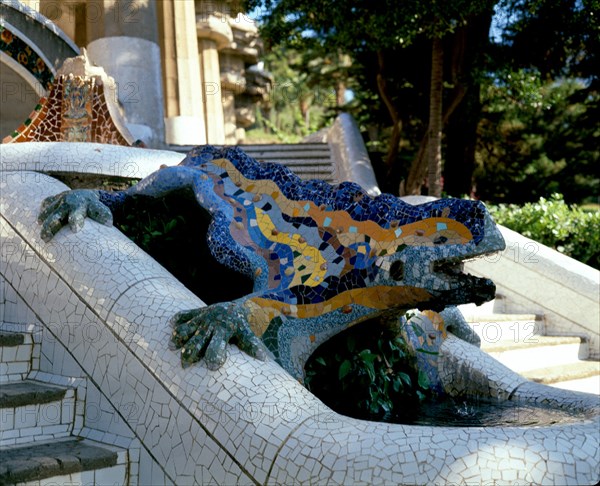 GAUDI ANTONI 1852-1926
ESCALINATA-DRAGON EN CERAMICA POLICROMADA
BARCELONA, PARQUE GÜELL
BARCELONA