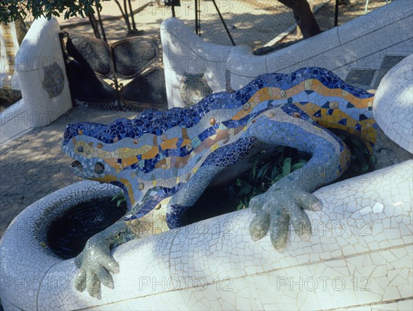 GAUDI ANTONI 1852-1926
ESCALINATA-DRAGON EN CERAMICA POLICROMADA
BARCELONA, PARQUE GÜELL
BARCELONA