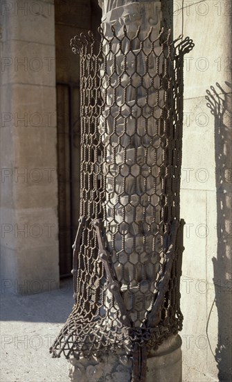 GAUDI ANTONI 1852-1926
COLUMNA DECORADA CON REJA DE HIERRO
BARCELONA, PARQUE GÜELL
BARCELONA