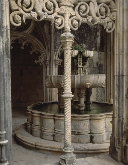 CLAUSTRO REYES-CAPILLA DE LA FUENTE-FUENTE
BATALHA, MONASTERIO DE SANTA MARIA VICTOR
PORTUGAL

This image is not downloadable. Contact us for the high res.