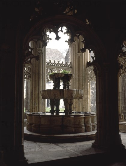 CLAUSTRO REYES-CAPILLA DE LA FUENTE-FUENTE
BATALHA, MONASTERIO DE SANTA MARIA VICTOR
PORTUGAL