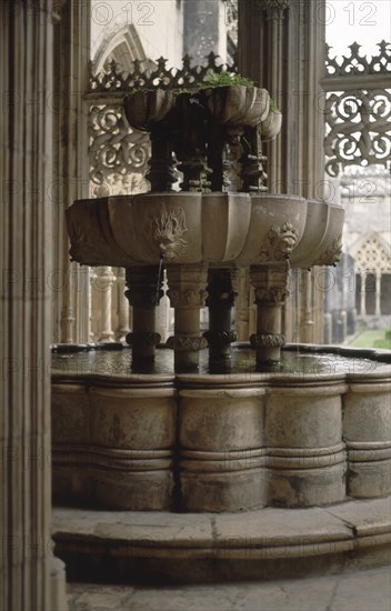 CLAUSTRO REYES-CAPILLA DE LA FUENTE-FUENTE
BATALHA, MONASTERIO DE SANTA MARIA VICTOR
PORTUGAL