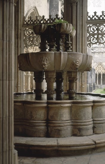 CLAUSTRO REYES-CAPILLA DE LA FUENTE-FUENTE
BATALHA, MONASTERIO DE SANTA MARIA VICTOR
PORTUGAL

This image is not downloadable. Contact us for the high res.