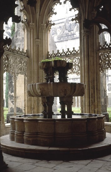 CLAUSTRO REYES-CAPILLA DE LA FUENTE-FUENTE
BATALHA, MONASTERIO DE SANTA MARIA VICTOR
PORTUGAL

This image is not downloadable. Contact us for the high res.