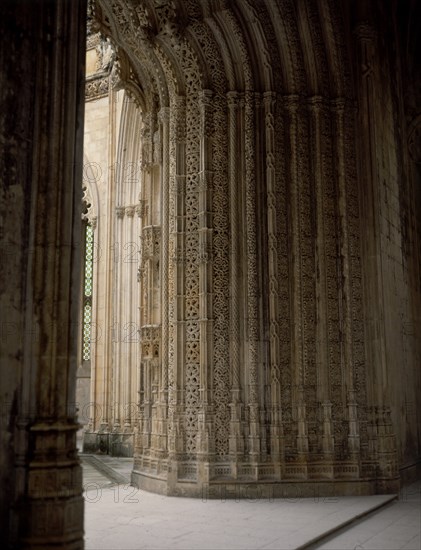 CAPILLA IMPERFECTA-PORTADA-ARTE MANUELINO
BATALHA, MONASTERIO DE SANTA MARIA VICTOR
PORTUGAL

This image is not downloadable. Contact us for the high res.