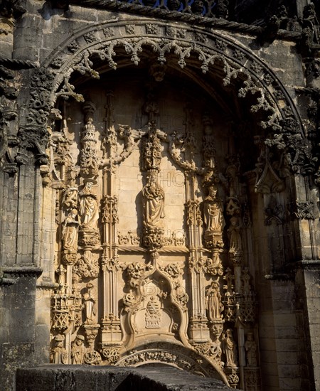 CASTILLO JOAO
PORTADA PRINCIPAL COMBINA ELEMENTOS GOTICOS RENACENTISTAS Y MANUELINOS - 1515
TOMAR, CONVENTO DEL SANTO CRISTO
PORTUGAL