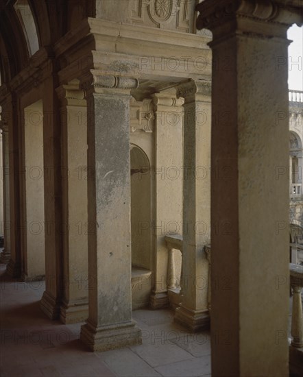 GRAN CLAUSTRO-DETALLE DE LAS COLUMNAS DEL 2 PISO
TOMAR, CONVENTO DEL SANTO CRISTO
PORTUGAL