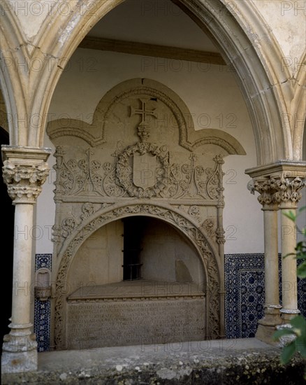 CLAUSTRO DEL CEMENTERIO-TUMBA DE DIEGO DE GAMA
TOMAR, CONVENTO DEL SANTO CRISTO
PORTUGAL

This image is not downloadable. Contact us for the high res.