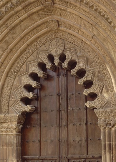 PORTADA ROMANICA S XII DE LA IGLESIA DE SAN ROMAN-DET
CIRAUQUI, EXTERIOR
NAVARRA