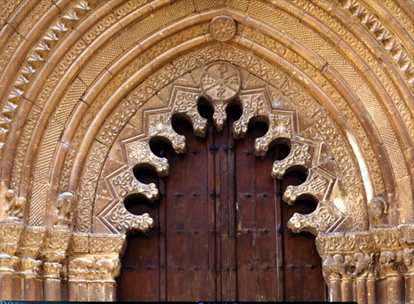 PORTADA ROMANICA S XII DE LA IGLESIA DE SAN ROMAN-DET
CIRAUQUI, EXTERIOR
NAVARRA