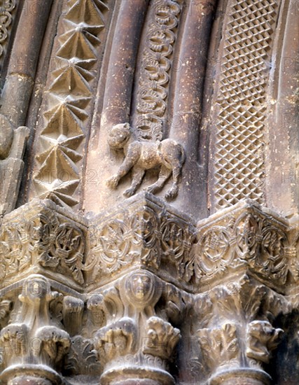 IGL SAN ROMAN-DETALLE PORTADA ROMANICA-CAPITEL Y LEON
CIRAUQUI, EXTERIOR
NAVARRA