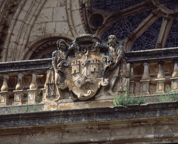 CATEDRAL-DETALLE DE ESCUDO EN LA FACHADA
BURGO DE OSMA, CATEDRAL
SORIA