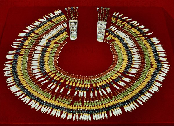 TESORO TUTANKAMON-COLLAR-ORNAMENTO FUNEBRE
CAIRO, MUSEO EGIPCIO
EGIPTO
This image is not downloadable. Contact us for the high res.