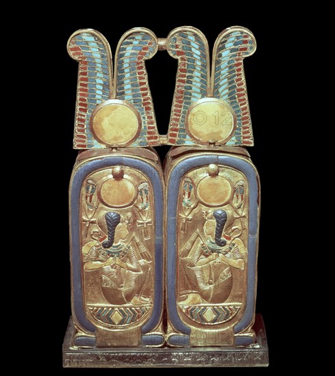 TESORO TUTANKAMON-COFRE DOBLE SOBRE BASE DE ORO
CAIRO, MUSEO EGIPCIO
EGIPTO
This image is not downloadable. Contact us for the high res.