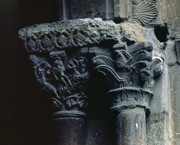 CLAUSTRO-CAPITEL DOBLE ROMANICO-MOTIVO VEGETAL
RIPOLL, MONASTERIO DE SANTA MARIA
GERONA