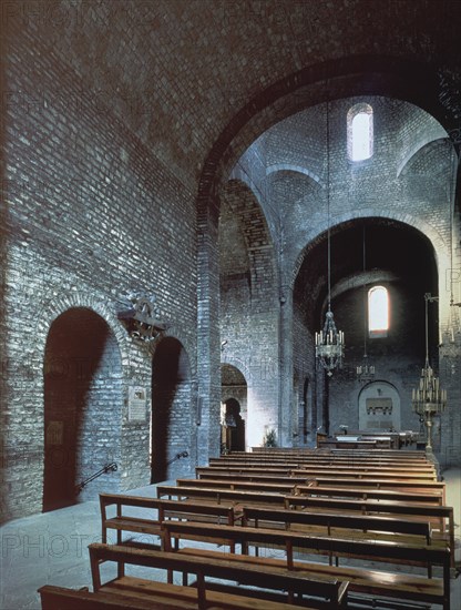 IGLESIA-BRAZO DEL CRUCERO CON BOVEDA DE CANON
RIPOLL, MONASTERIO DE SANTA MARIA
GERONA