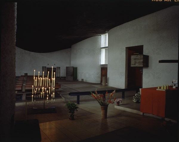 CORBUSIER LE 1887/1965
INTERIOR-VISTA DESDE LA CABECERA
RONCHAMP, CAPILLA PEREGRINOS
FRANCIA

This image is not downloadable. Contact us for the high res.