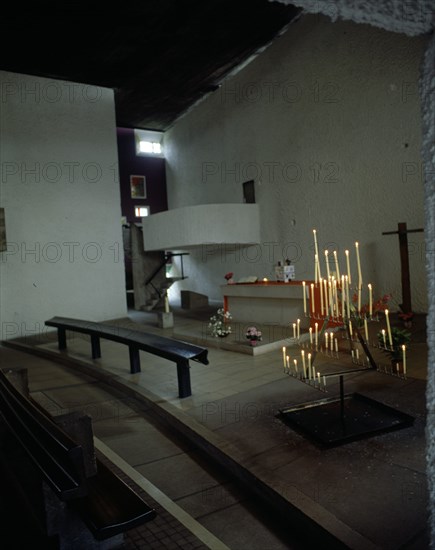 CORBUSIER LE 1887/1965
INTERIOR-ALTAR MAYOR
RONCHAMP, CAPILLA PEREGRINOS
FRANCIA

This image is not downloadable. Contact us for the high res.